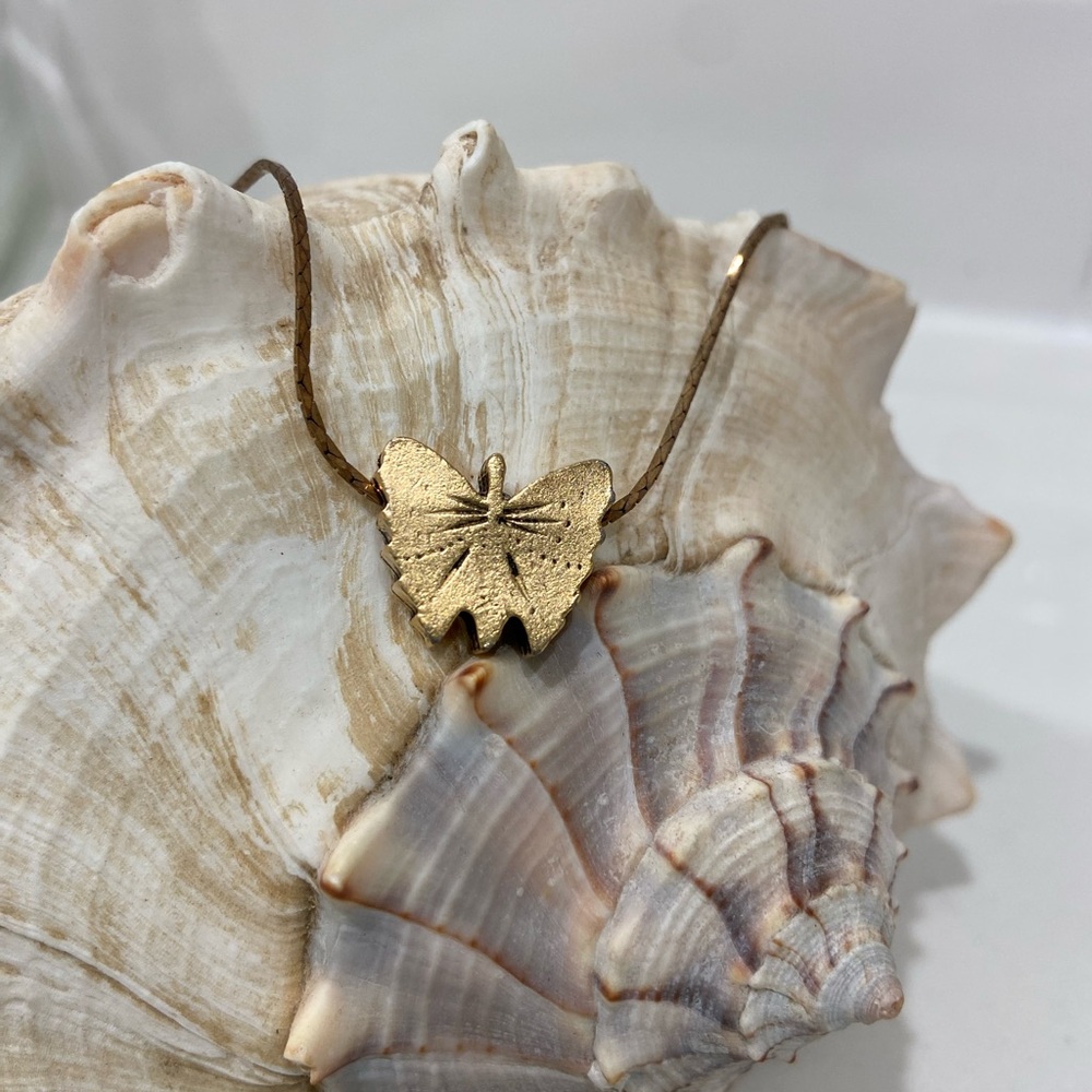 Butterfly Necklace Urban Outfitters gold/retro/delicate/60s 70s vibes cottage